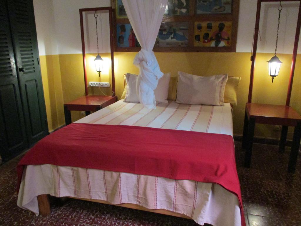 Hotel Chez Eric à Gorée Extérieur photo